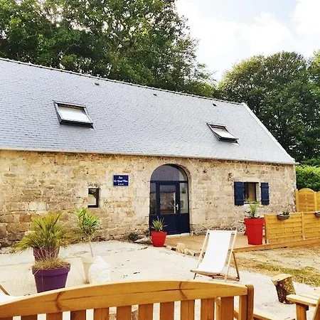 Sous Le Grand Chene, A La Ferme, Finistere * Pouldergat